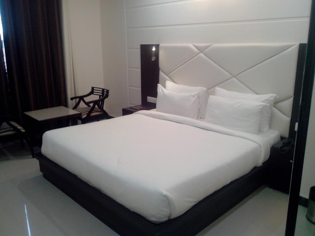Hotel Crimson Palace Agra  Zimmer foto