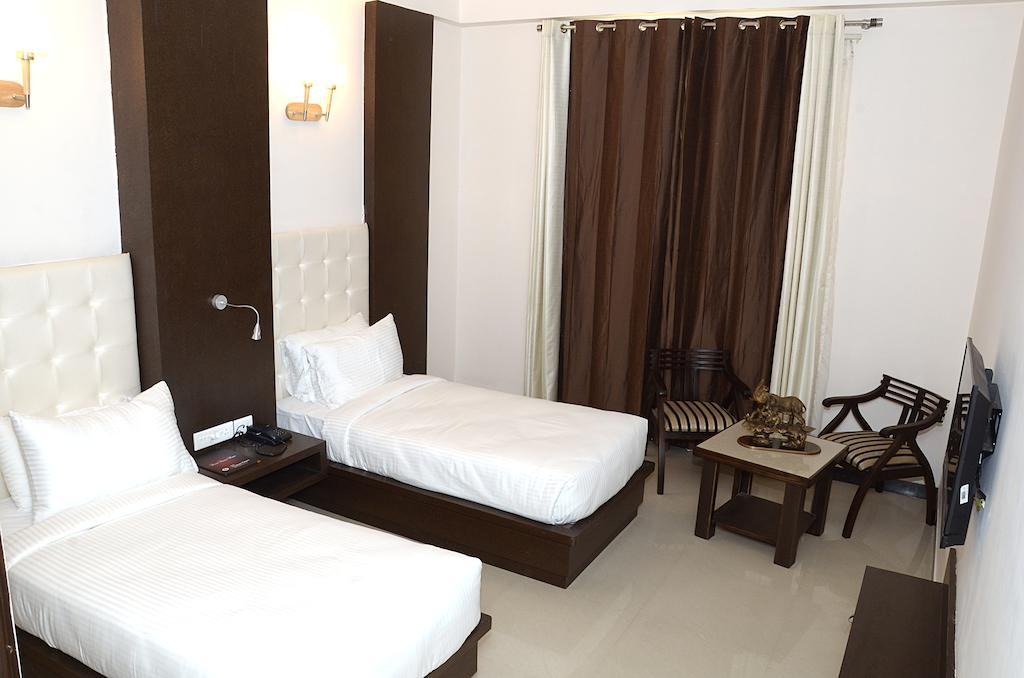 Hotel Crimson Palace Agra  Zimmer foto